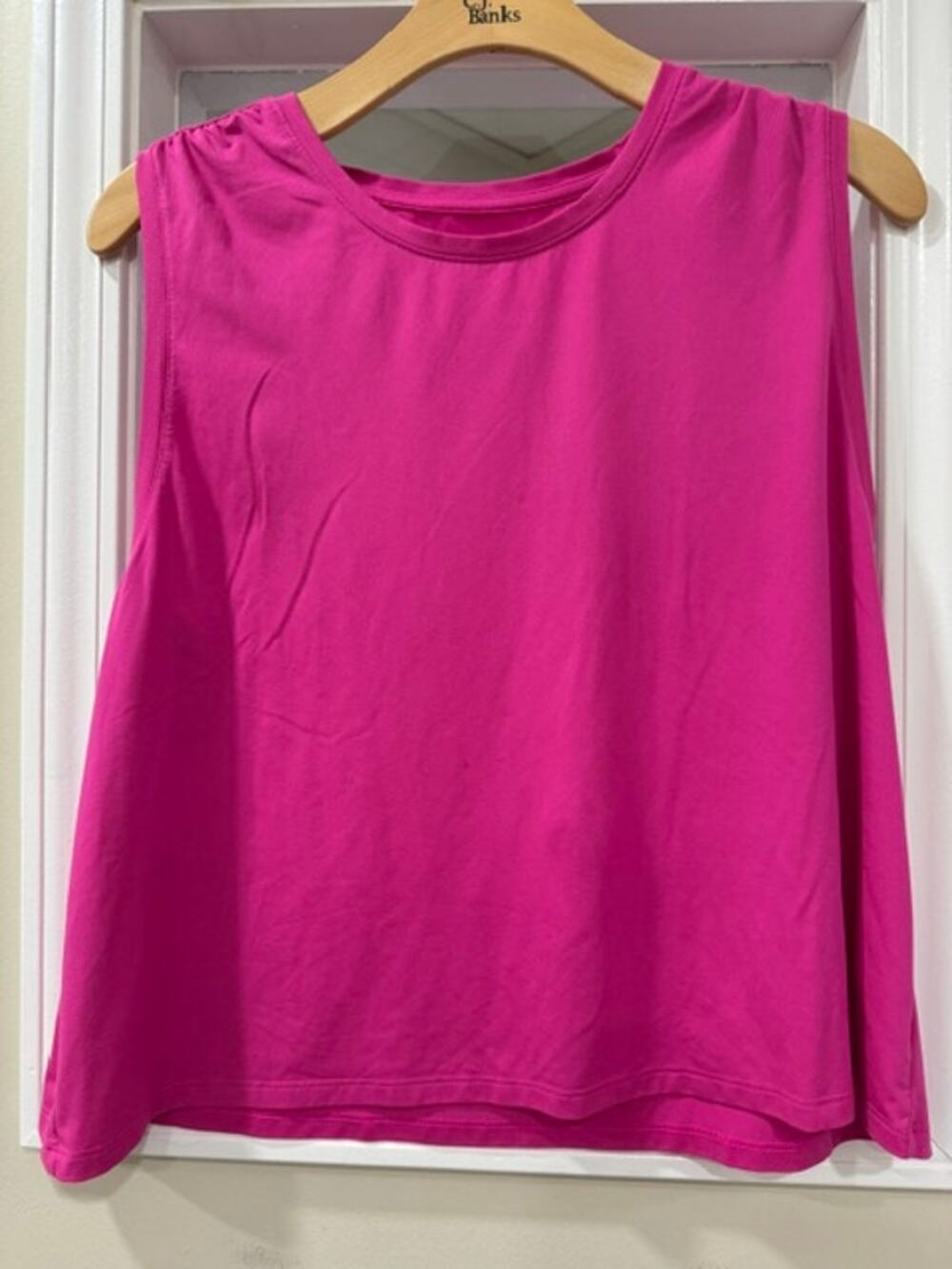 Gap Fit Sleeveless Shirt